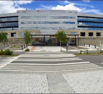 Lakua (sala de prensa), Vitoria-Gasteiz, C/ Donostia-San Sebastián, 1