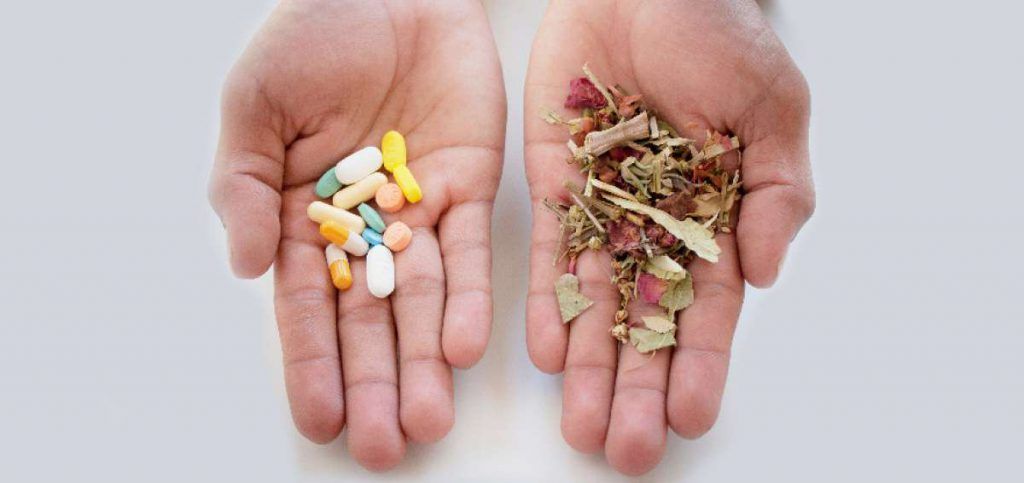 Planta medicinal y fármaco, unión arriesgada si se salta la consulta