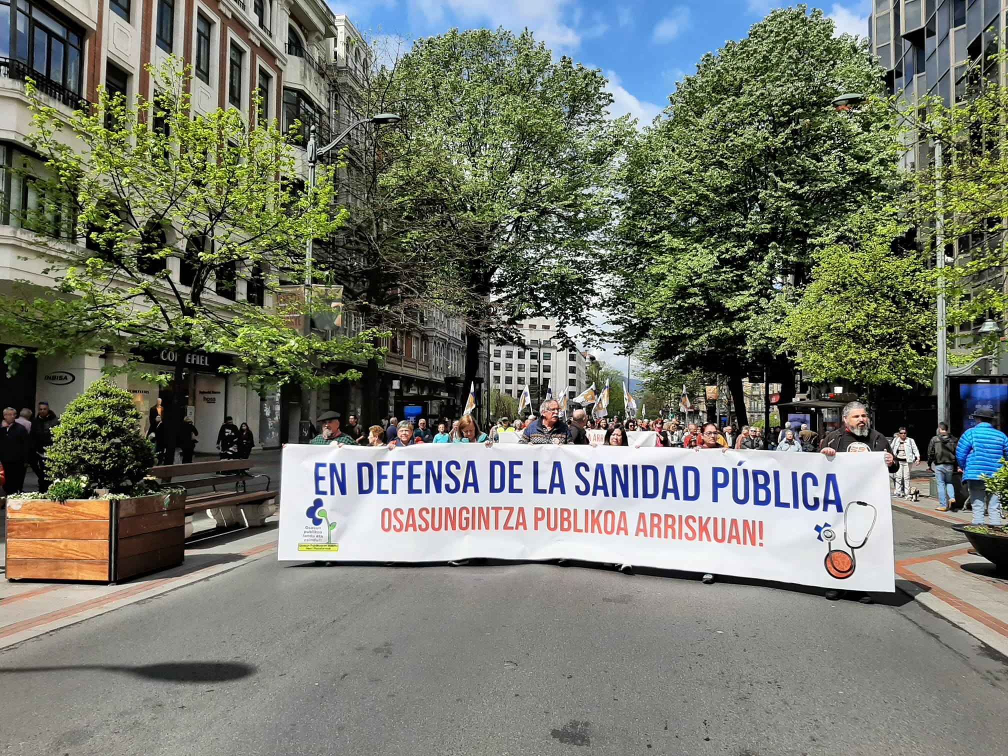 La ciudadanía de las tres capitales vascas ha salido a las calles a denunciar el deterioro de la Sanidad Pública vasca